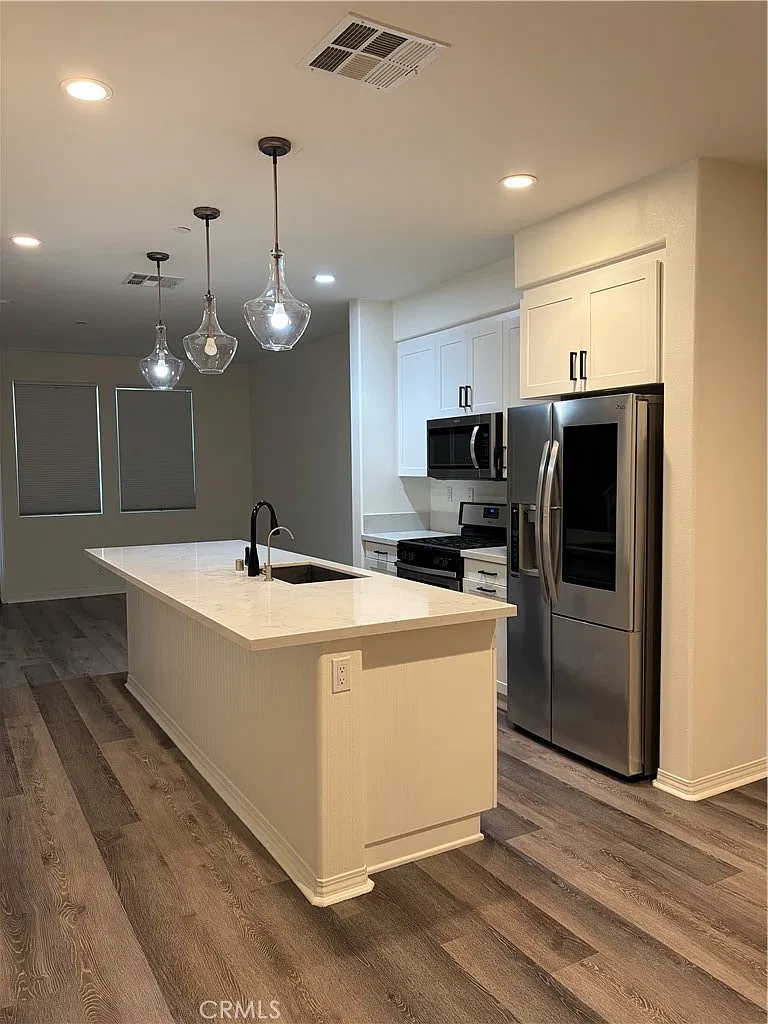 3 bed, 1533 sqft, $4,000 — Photo 1
