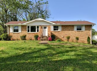 210 NW Clearview Dr, Mount Juliet, TN 37122