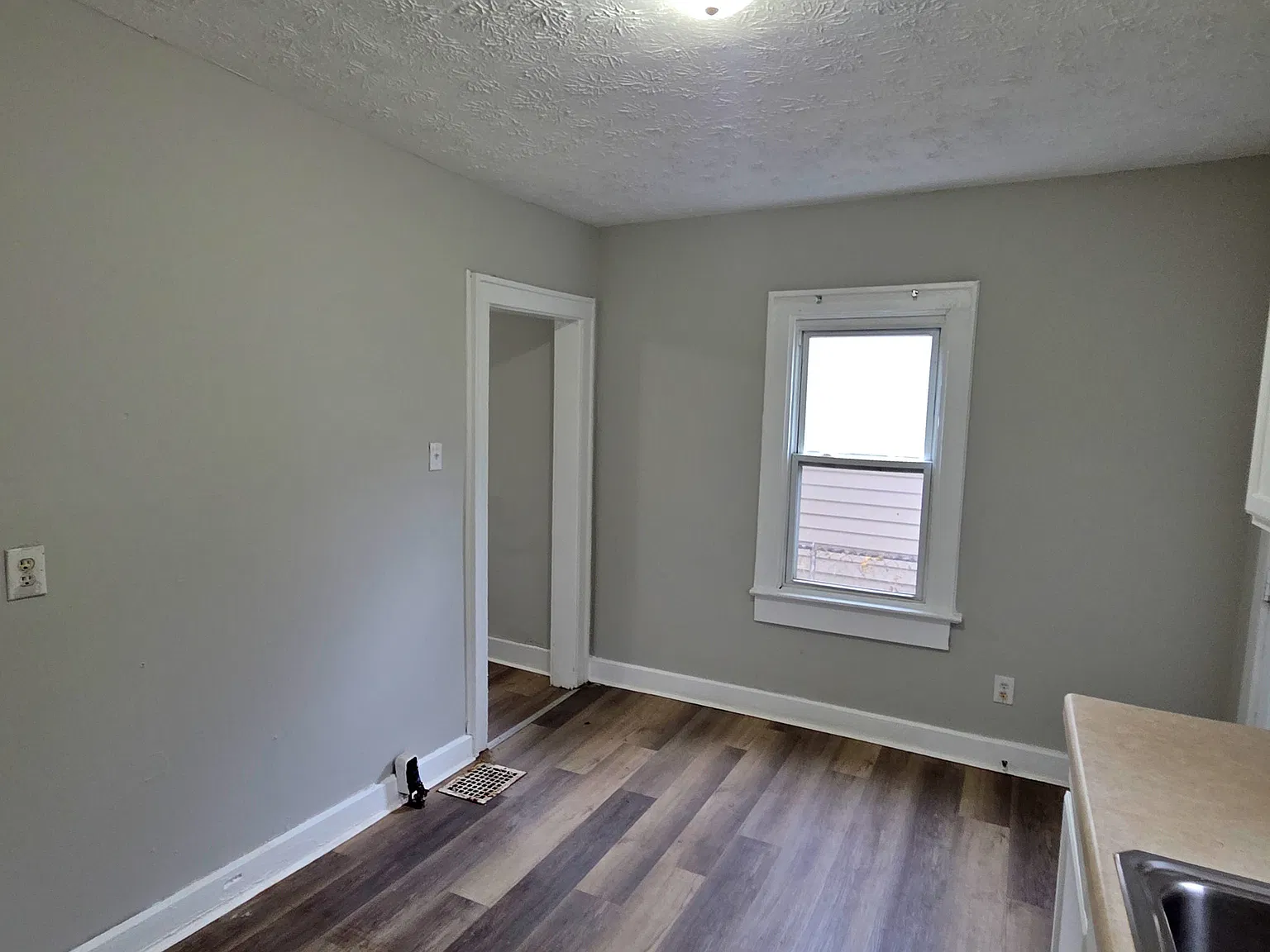2 bed, 1.0 bath, 942 sqft, $999 — Photo 4