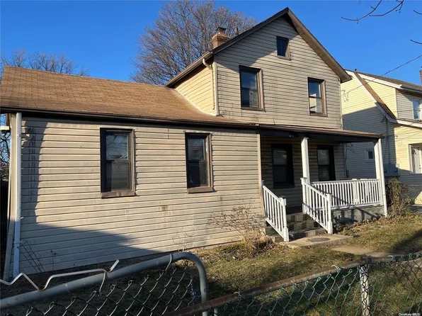 9 Lillian Avenue, Freeport, NY 11520