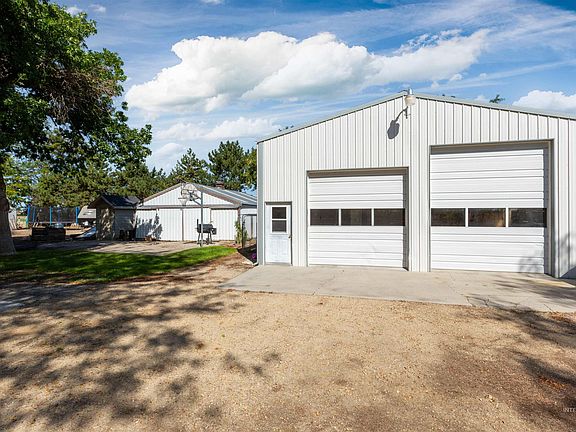 5th image of 150 E Hubbard Rd