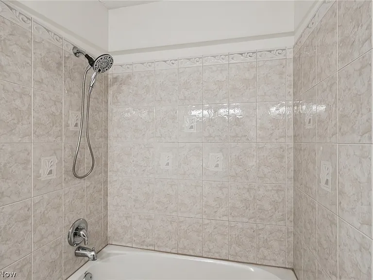 4473 Habersham Ln S — Photo 27