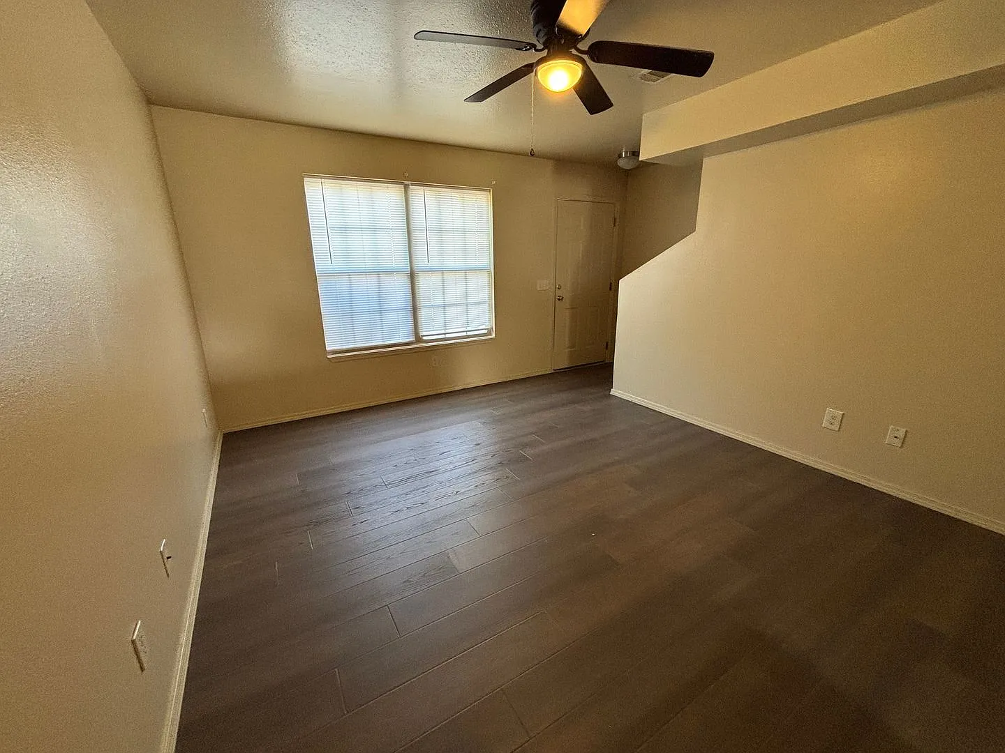 1125 E 9th St Apt A-D — Photo 3