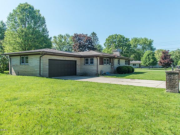 5th image of 105 Lynn Dr