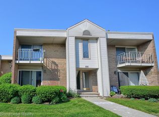 1611 Cass Lake Rd UNIT C, Keego Harbor, MI 48320