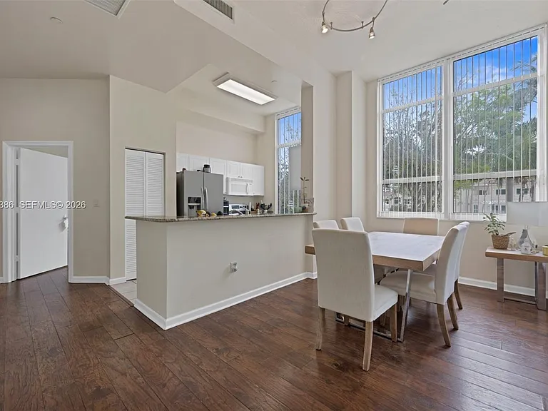 19501 W Country Club Dr #208 — Photo 3