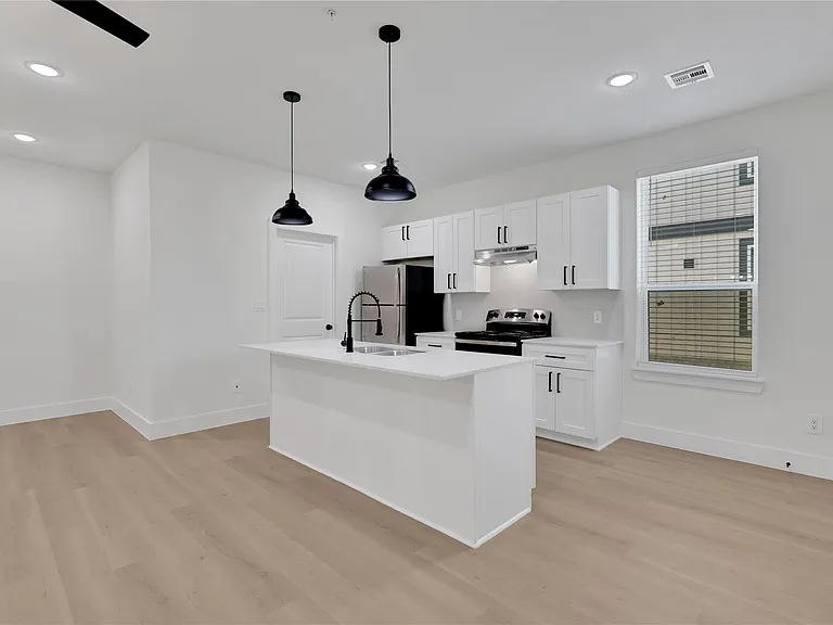 2613 Delafield St #2 — Photo 8