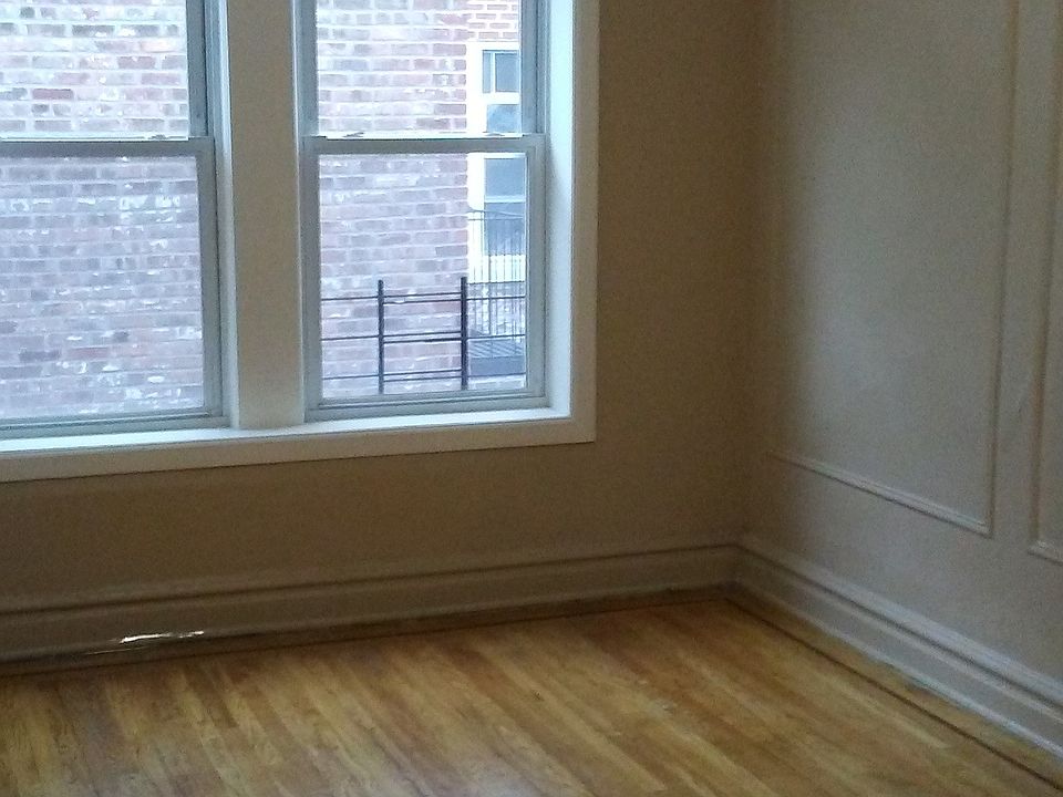 2nd image of 33-33 Murray Ln