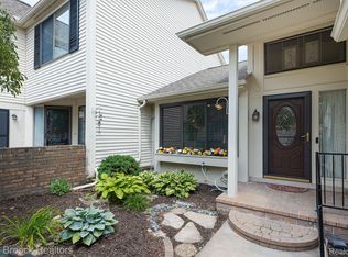 7141 Creeks Xing #41, West Bloomfield, MI 48322
