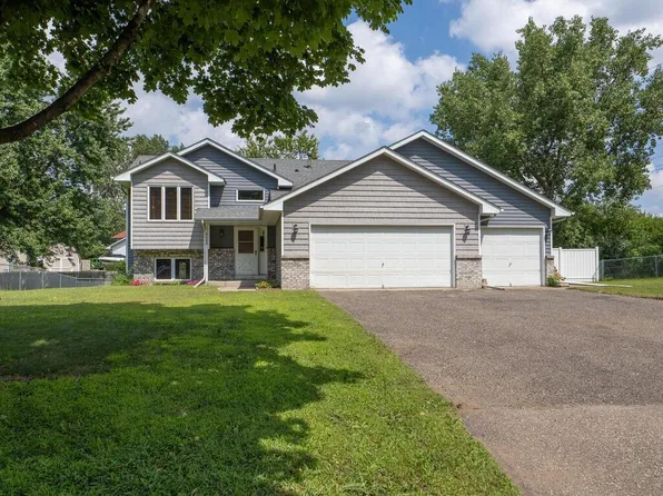 8482 Magnolia St NW, Coon Rapids, MN 55433