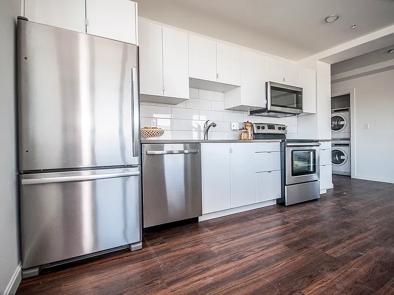 21 Sunset St #305 — Photo 2