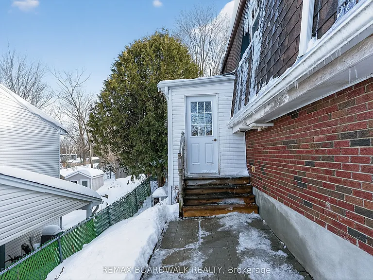 8 Oberon St — Photo 4