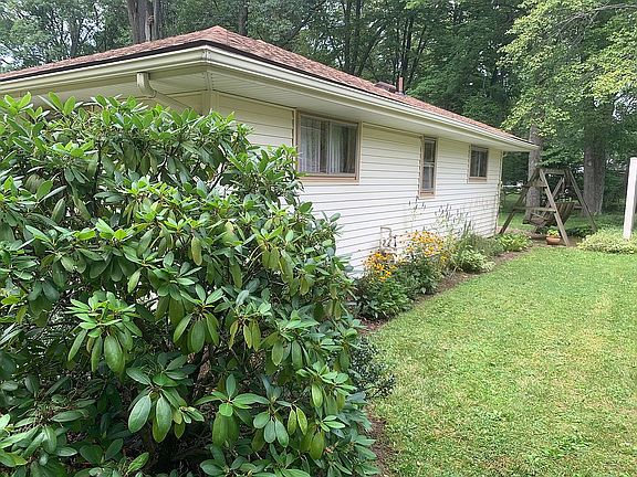 3rd image of 838 Stuart Ave