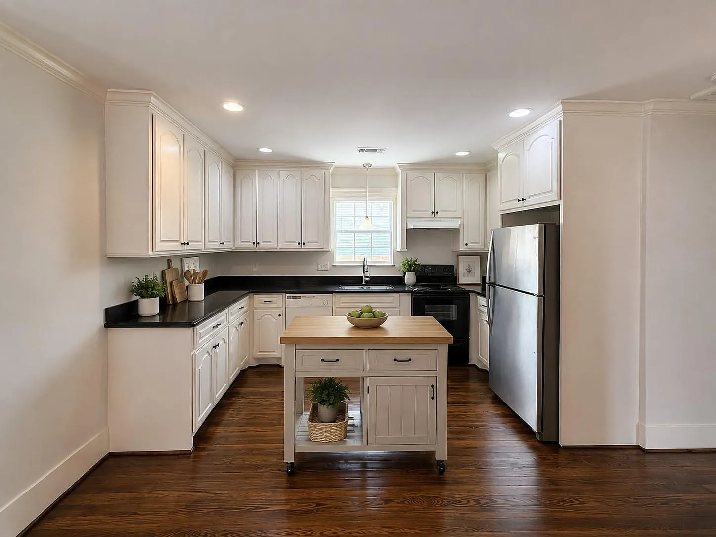 2 bed, 2.0 bath, 1300 sqft, $2,250 — Photo 3