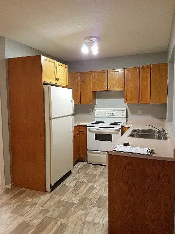 10222A 106th Ave — Photo 24