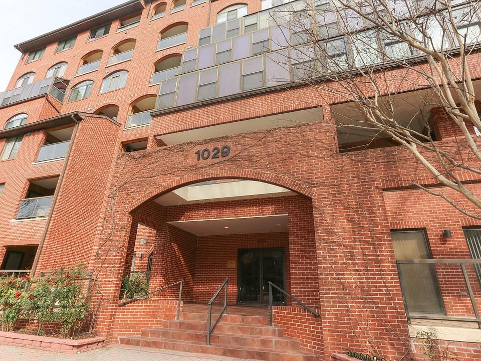 1st image of 1029 N Stuart St APT 513