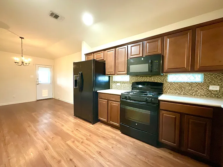 1058 Stone Br — Photo 10