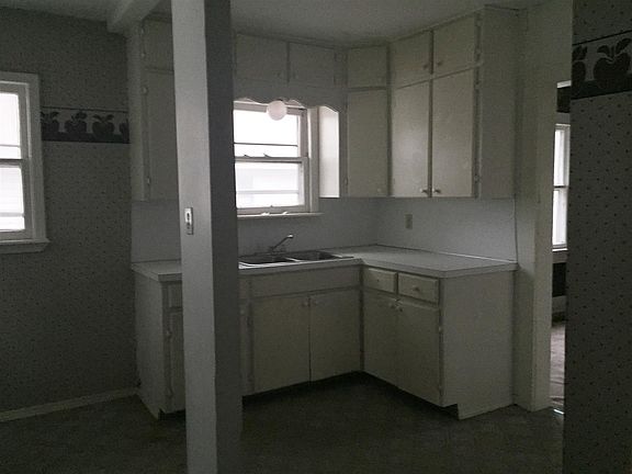 2nd image of 512 E Detroit Ave