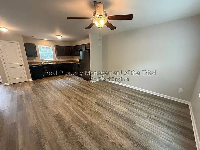 1207 Willard St — Photo 2