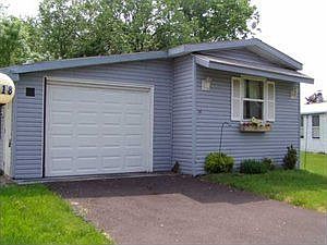 1st image of 18 Burgundy Cir
