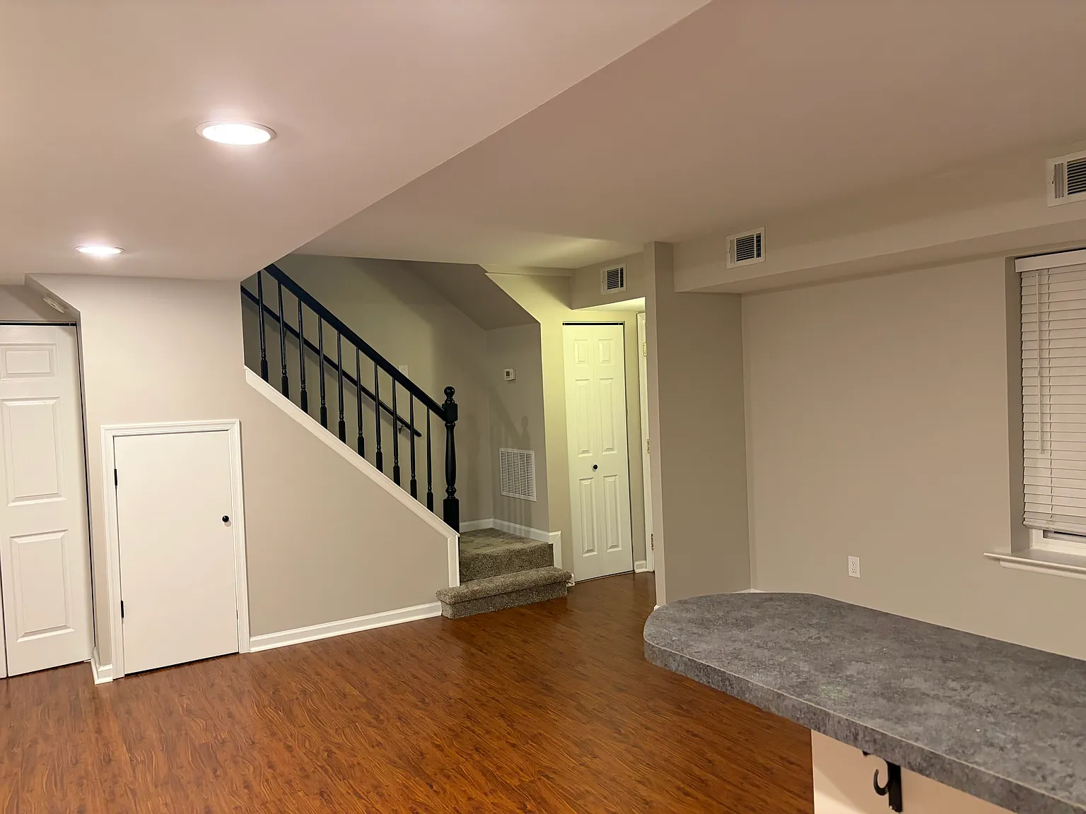 2 bed, 1.5 bath, 1100 sqft, $2,300 — Photo 4