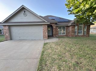 1213 Parliament St, Burkburnett, TX 76354