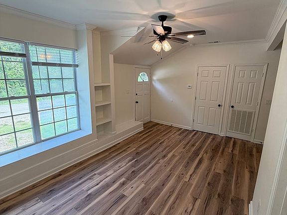 3rd image of 1013 Riverside Dr