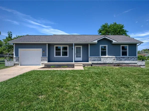810 Bobwhite Dr, Peculiar, MO 64078