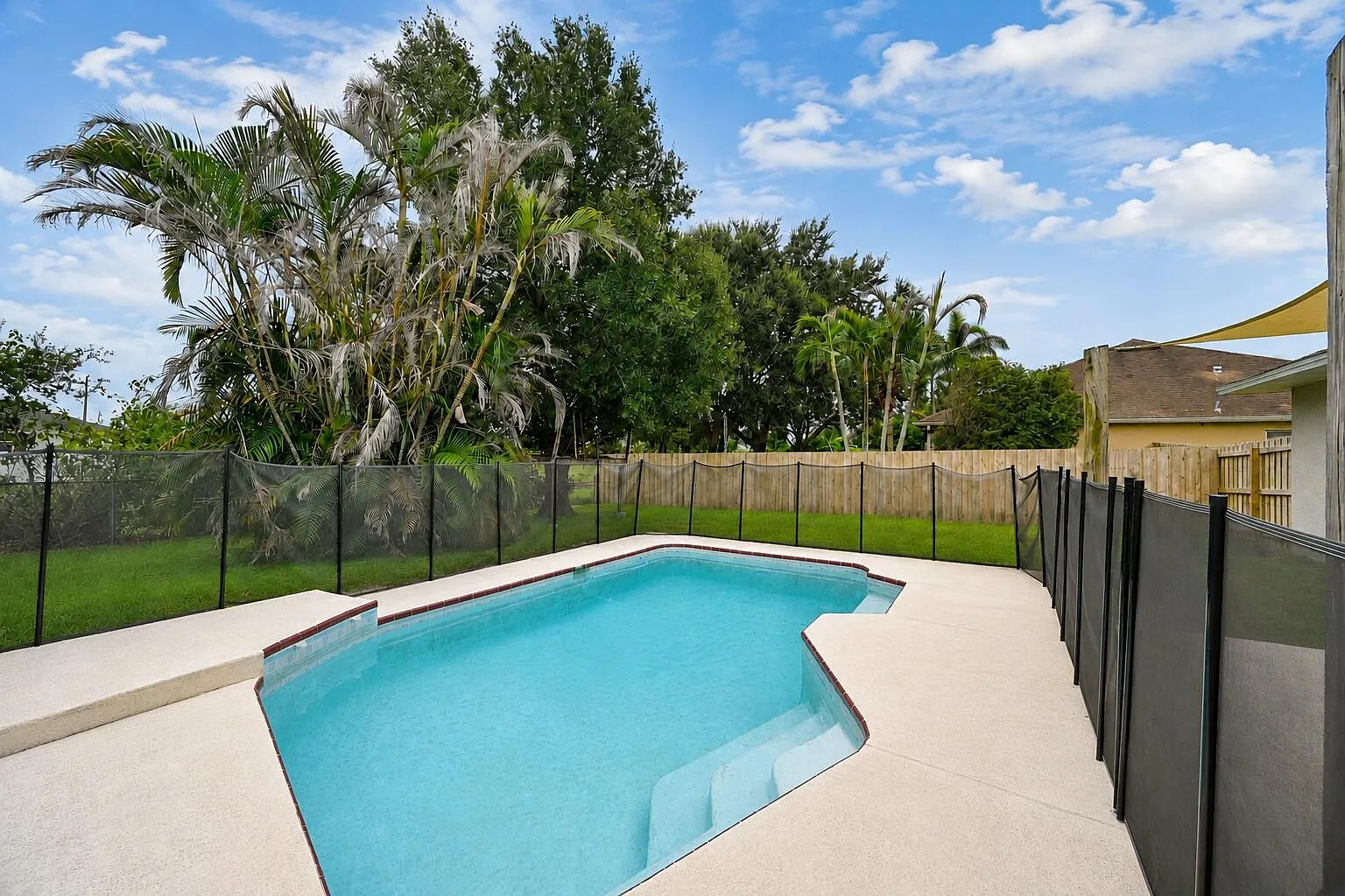 3 bed, 2.0 bath, 1392 sqft, $2,900 — Photo 1