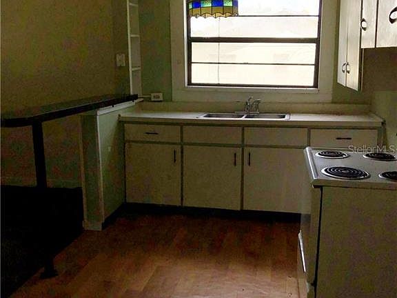 3rd image of 635 Riverview Ave #101