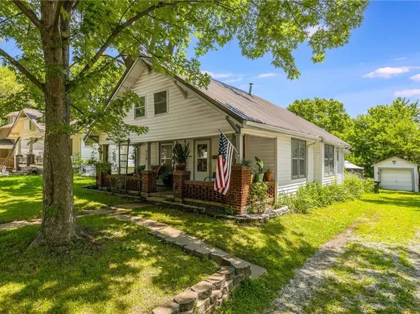 619 S Hardy Ave, Independence, MO 64053