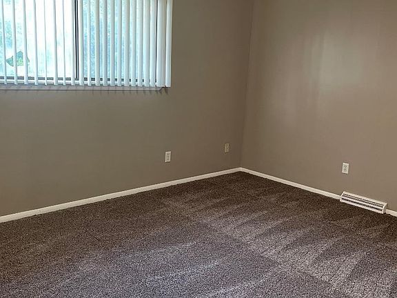 4th image of 170 Grand Manor Dr