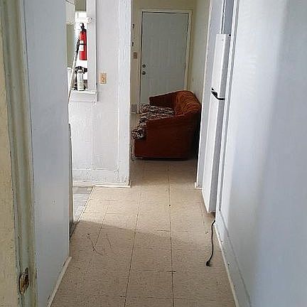2nd image of 1550 W Saint Charles St
