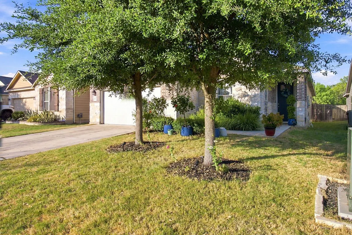 4 bed, 2.0 bath, 1689 sqft, $2,250 — Photo 3