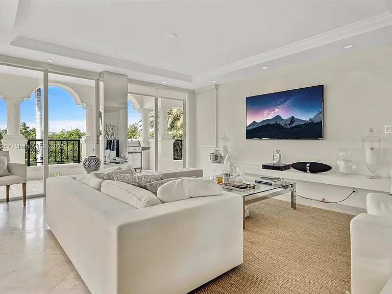 19237 Fisher Island Dr #19237 — Photo 11