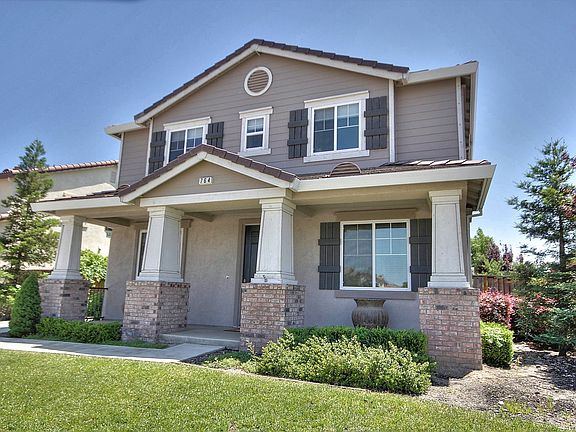 Beautifully Landscaped Front &amp; Backyard