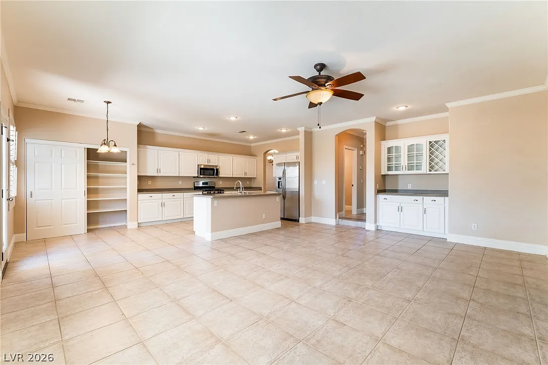 4 bed, 3.5 bath, 2498 sqft, $3,295 — Photo 4