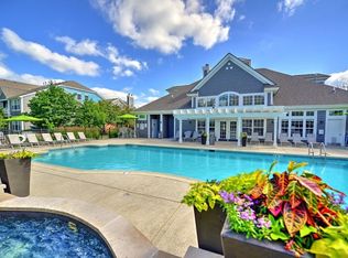 1645 Northpoint Dr APT 10, Aurora, IL 60504