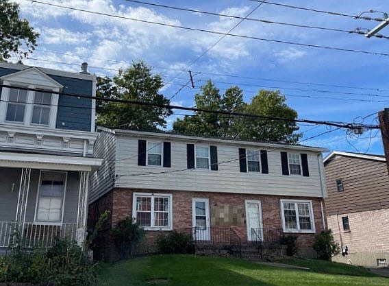 3rd image of 305 E Ross Ave