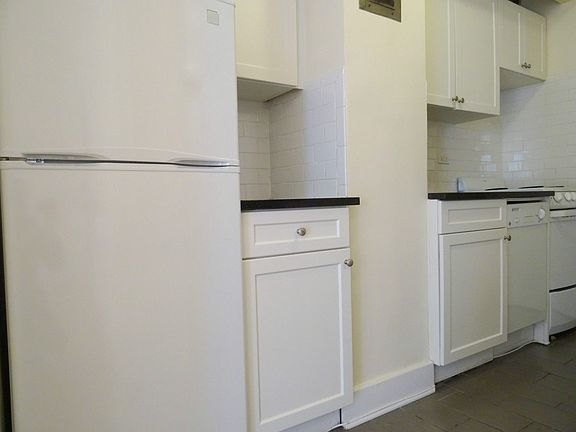 2nd image of 307 E 44th St APT 1222