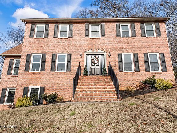 3rd image of 704 Knights Bridge Rd