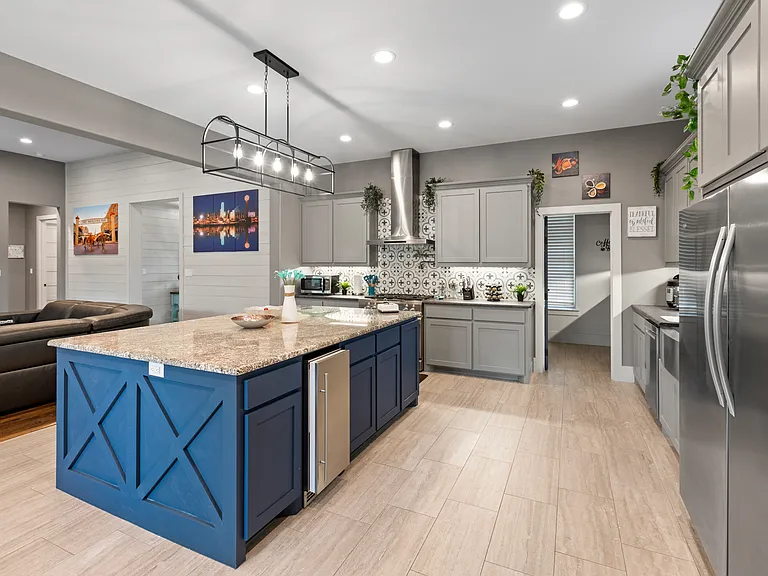 16001 Plum Ln — Photo 16