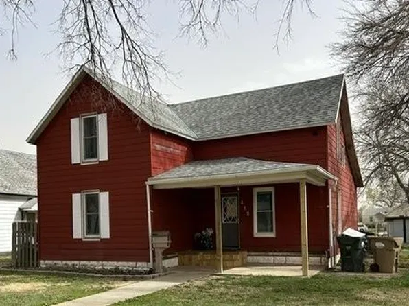 415 E 2nd St, Hoisington, KS 67544