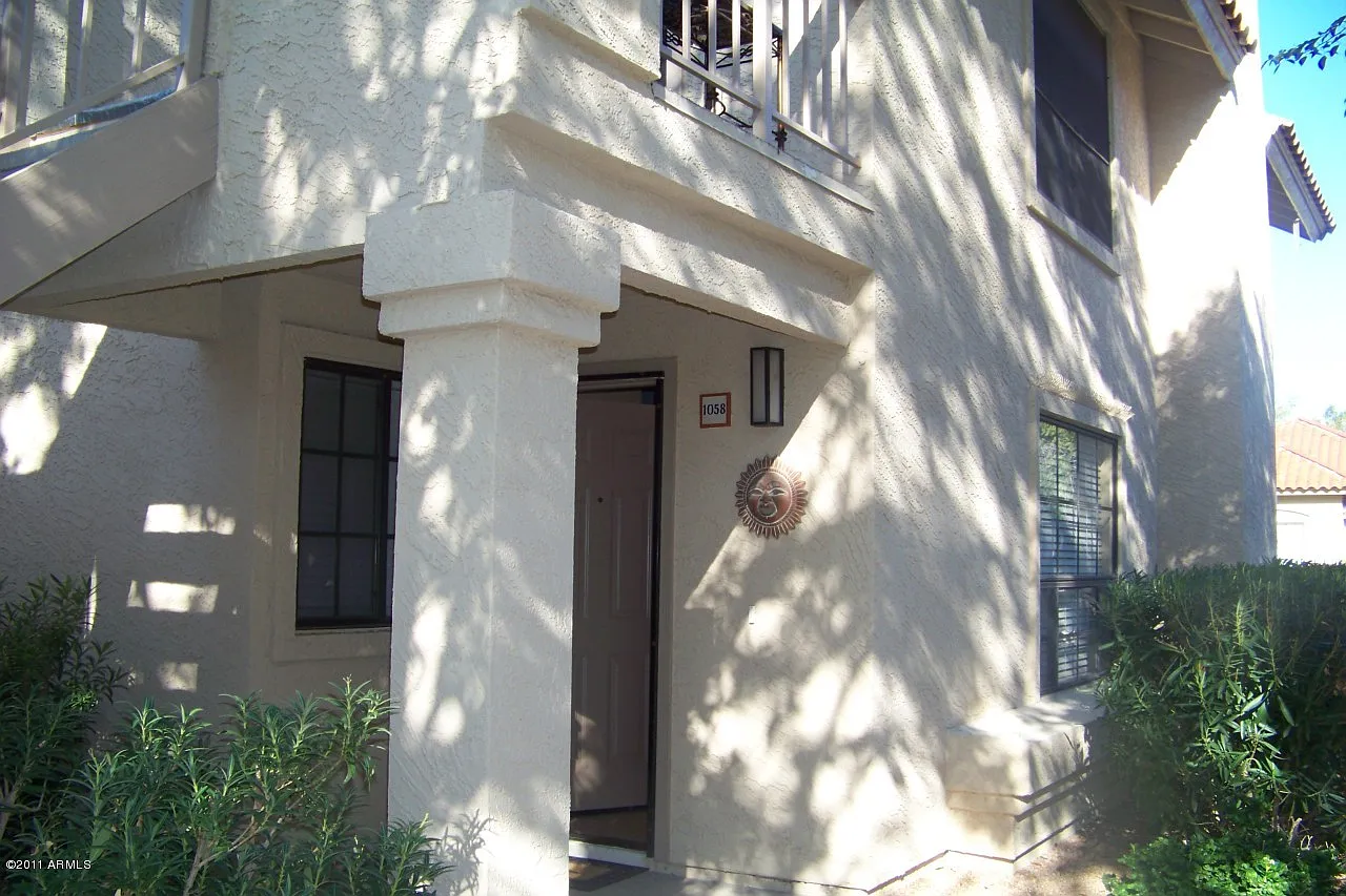 2 bed, 2.0 bath, 1091 sqft, $1,600 — Photo 2