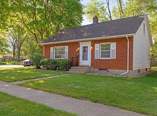 341 E 2nd St, Waconia, MN 55387