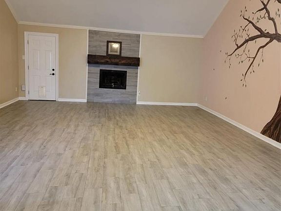 5th image of 12009 Fairpoint Dr