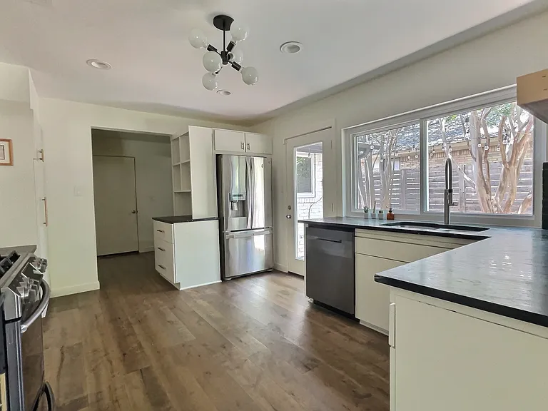 1008 Red Cliff Dr — Photo 12