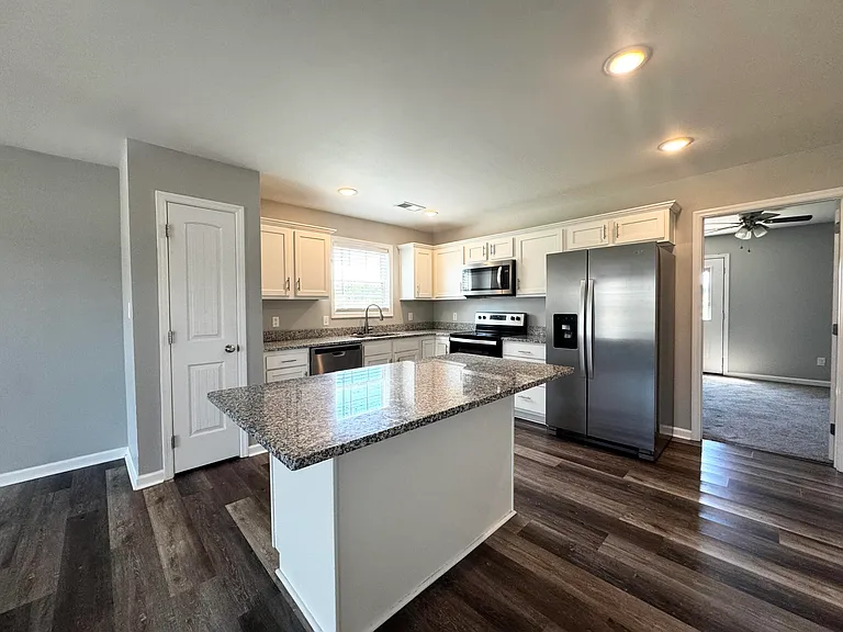 2027 Dolly Dr — Photo 9