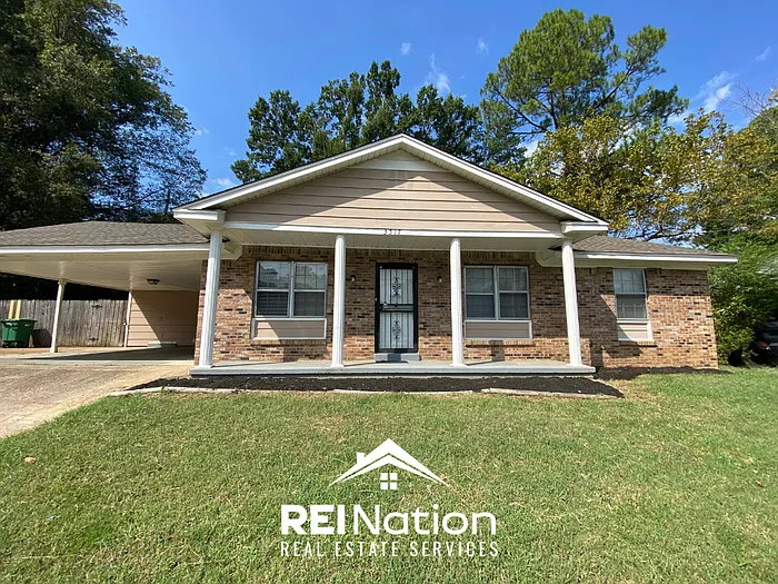 3 bed, 1.5 bath, 1200 sqft, $1,395 — Photo 1
