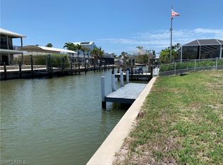380 Washington Ct, Fort Myers Beach, FL 33931